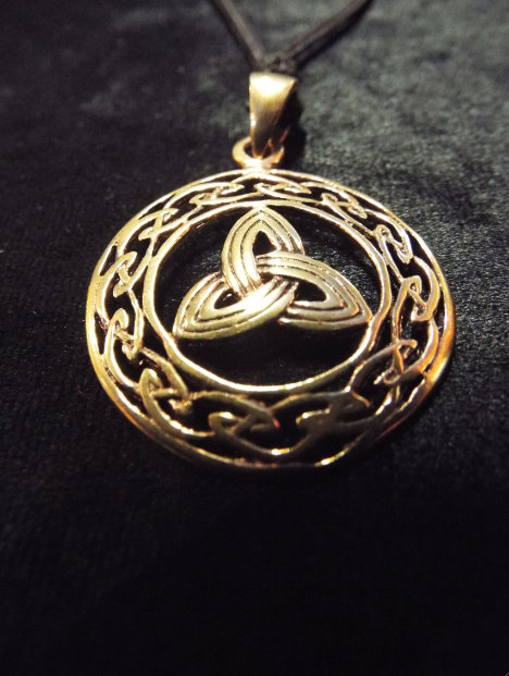 Triquetra Pendant Symbol Celtic Magic Handmade Bronze Celtic Knotted Jewelry Necklace 1